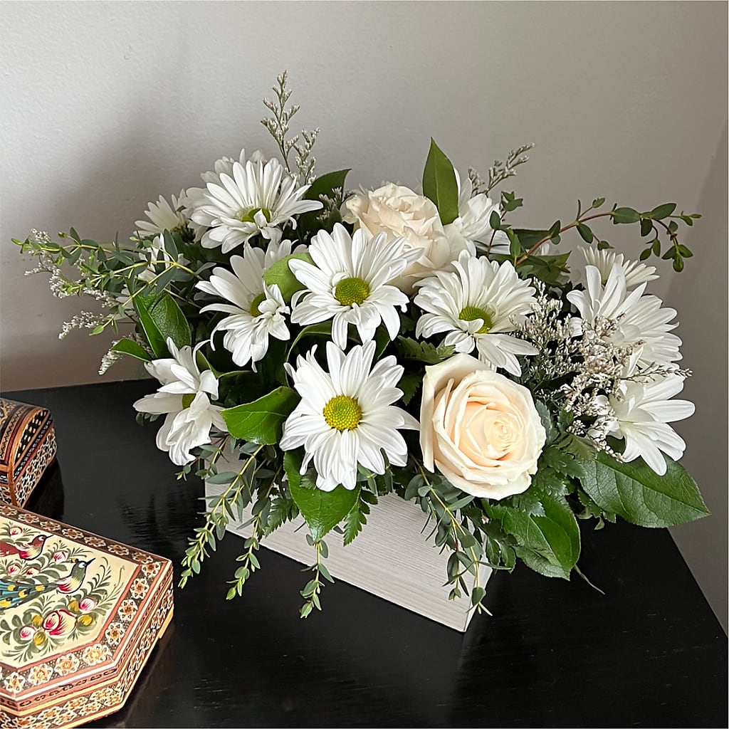 Fresh Linen Box Bouquet –  Mattoon Flower Shop Inc, Mattoon IL